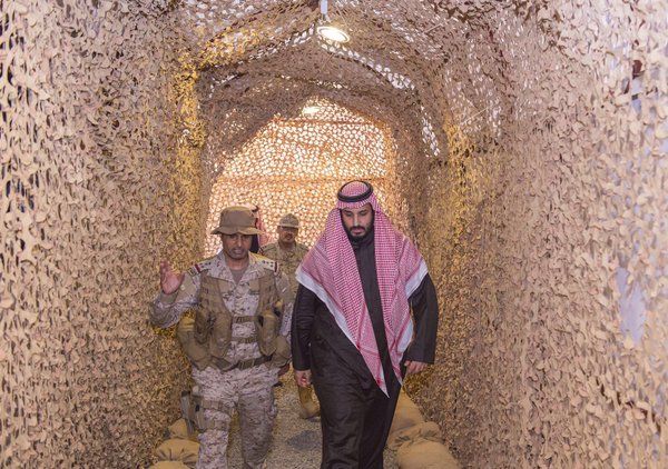 شاهد بالصور.. الأمير محمد بن سلمان يزور المناطق الحدودية مع اليمن