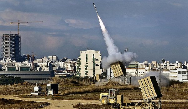 البث المباشر الإسرائيلي يفضح كذبة القبة الحديدية أمام صواريخ حما