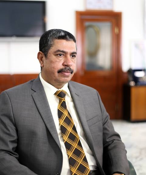 رئيس الوزراء المستقيل خالد بحاح يعلن رسميا رفع الإقامة الجبرية عنه ويؤكد مغادرته اليمن (نص التصريح)