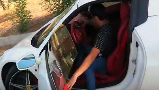 فيديو: سعودي يشتري سيارة بمليون ريال من إعلانات قناته على اليوتيوب
