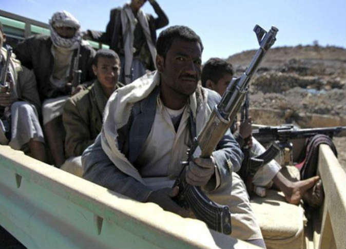 مسلحو الحوثي أنتشروا في منطقة حزيز وتمترسوا بجانب بالمنازل (الصو