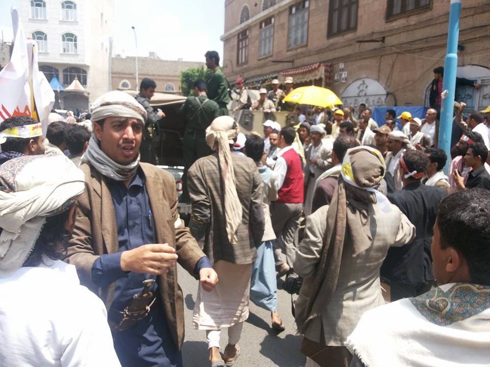 ميليشيا الحوثي تهاجم حراسة مجلس الوزراء وإصابة عدد من الجنود