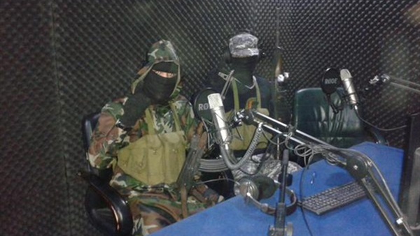 بالصور : قوات الحزام الأمني تسيطر على إذاعة داعش في الجنوب وتضبط معمل مفخخات ومخزن اسلحة