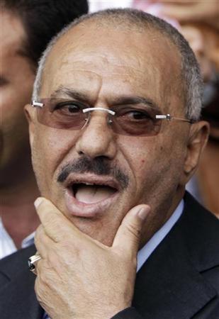علي عبدالله صالح تعهد بأن يتنحى عن السلطة خلال الأيام القادمة