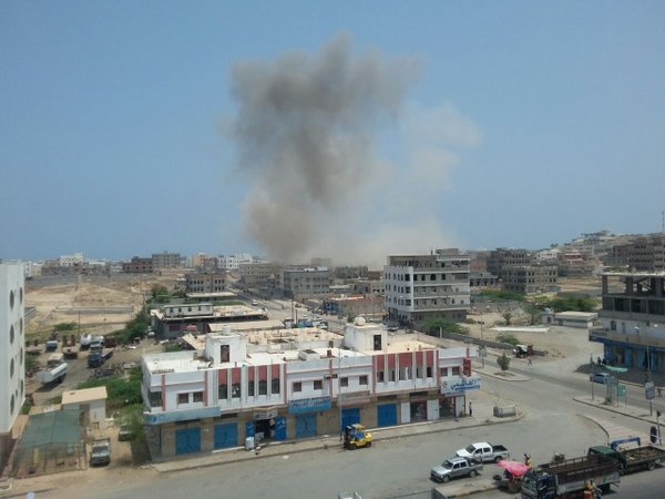 انفجار سيارة مفخخة في المكلا تزامنا مع اجتماع للحكومة اليمنية