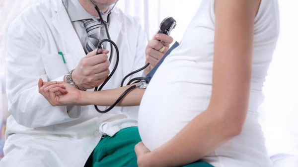 ارتفاع ضغط الدم أثناء الحمل قد يؤدي لمشاكل فيما