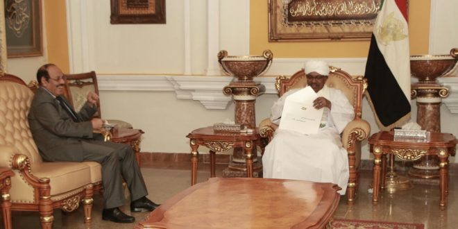 الفريق علي محسن يلتقي الرئيس السوداني عمر البشير في الخرطوم (نوف
