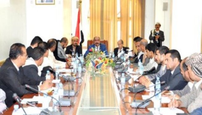 المجلس التربوي بمحافظة صنعاء يصدر 6 قرارات بينها وقف مرتبات أكثر من 1300 تربوي بسبب الغياب