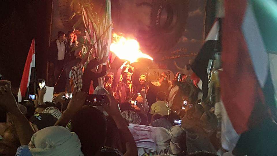 إيقاد الشعلة في مدينة تعز احتفاء بالذكرى الـ6 لثورة فبراير
