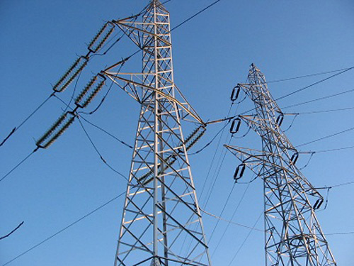 عمل تخريبي يتسبب بانقطاع الكهرباء عن 4 مديريات ب3 محافظات 
