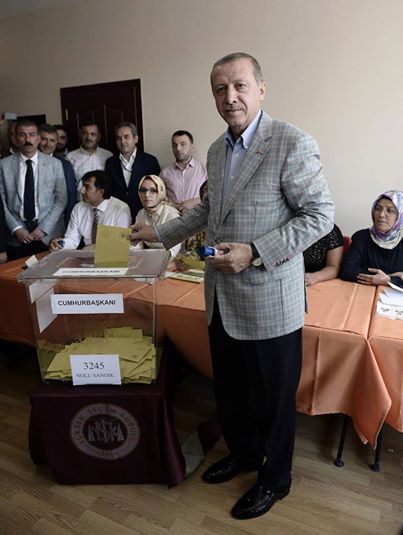أردوغان يدلي بصوته في الإنتخابات الرئاسية التركية