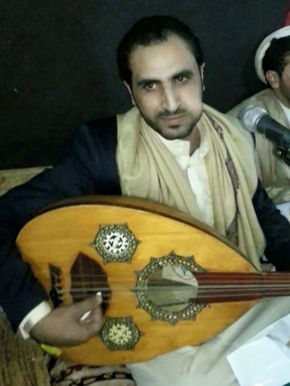 مليشيات الحوثي تحتجز مطرباً شعبياً لمدة يومين وتجبره على توقيع تعهد بعدم الغناء