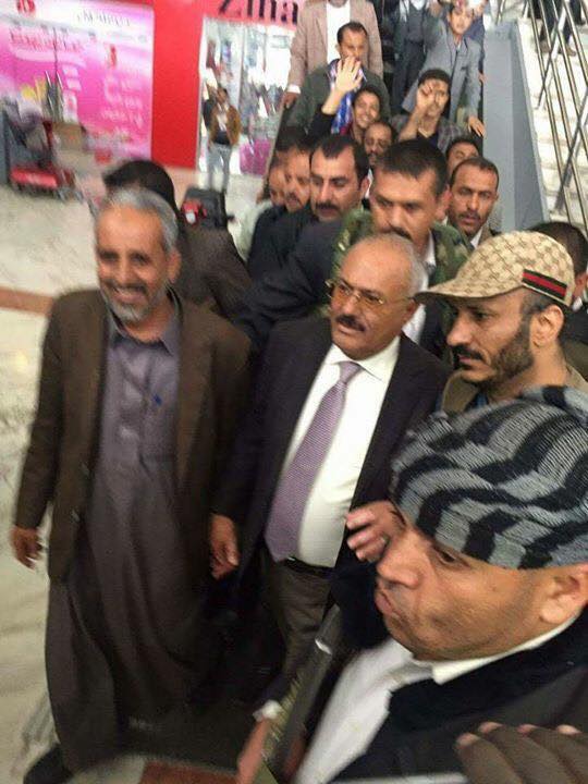 اليمنيون يسخرون بعد ظهور صالح في أحد مولات صنعاء