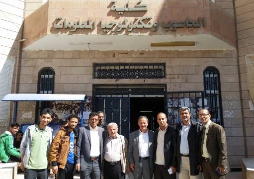 نقابة التدريس بجامعة صنعاء تواصل إضرابها وتلتقي قيادات في الجامعة 