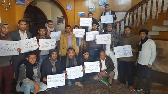 طلاب اليمن في باكستان يعتصمون في مبنى السفارة والسفير يستدعي الشرطة لفض اعتصامهم