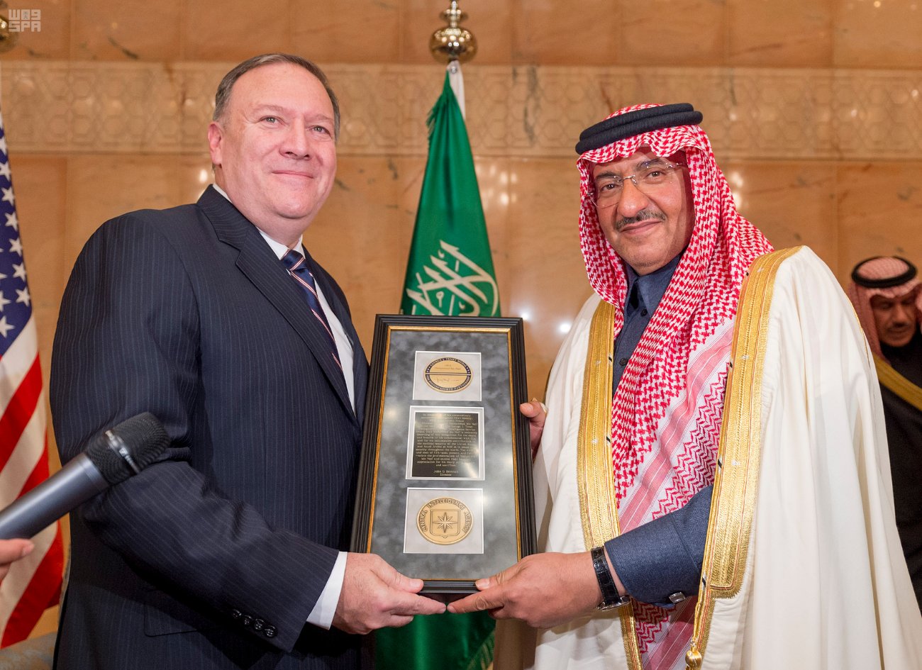 الاستخبارات الأمريكية تمنح الأمير محمد بن نايف ميدالية «جورج تينت» للعمل الاستخباراتي المميز