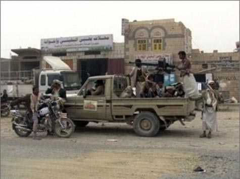 مقاتلون من الحوثيين بمدينة صعدة اليمنية (الجزيرة نت)