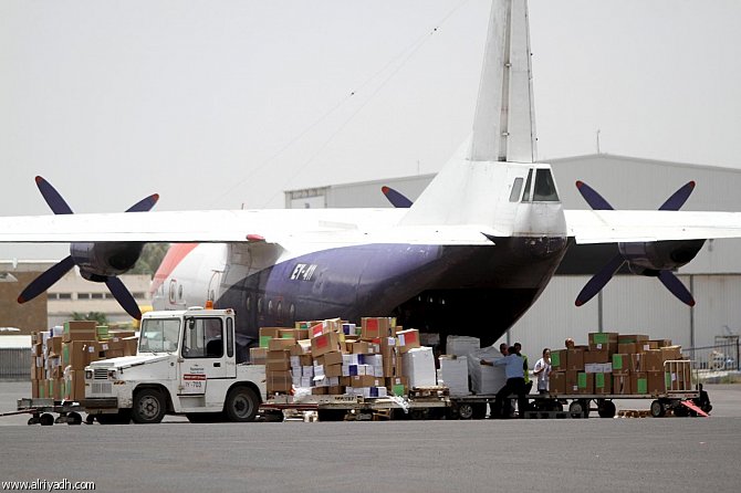 وصول طائرة ثانية تابعة للصليب الأحمر إلى مطار صنعاء تحمل 32 طنا من المساعدات