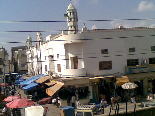 عشرة جرحى في إنفجار بسوق شعبي في الشيخ عثمان بمدينة عدن