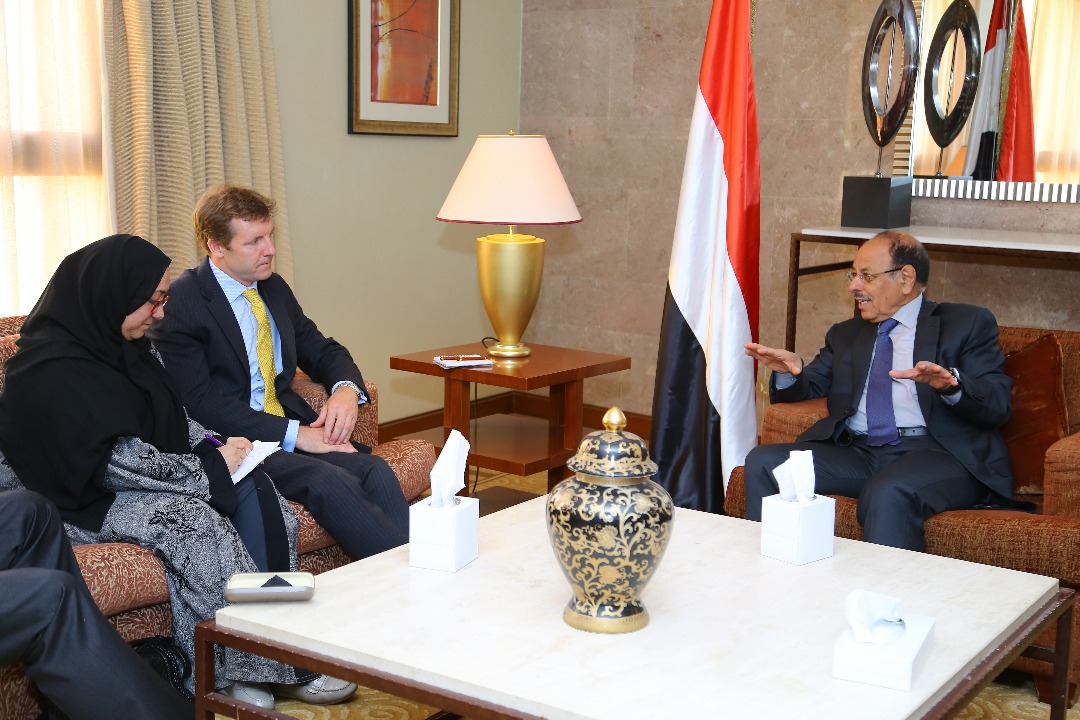 الفريق علي محسن يلتقي السفير البريطاني لدى اليمن ويشيد بوقوف بلاده إلى جانب اليمنيين