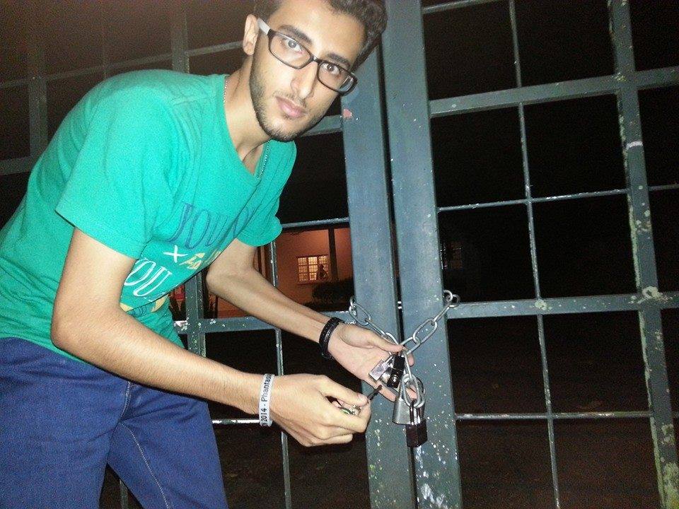 طلاب اليمن بماليزيا يغلقون الملحقية الثقافية بكوالالمبور