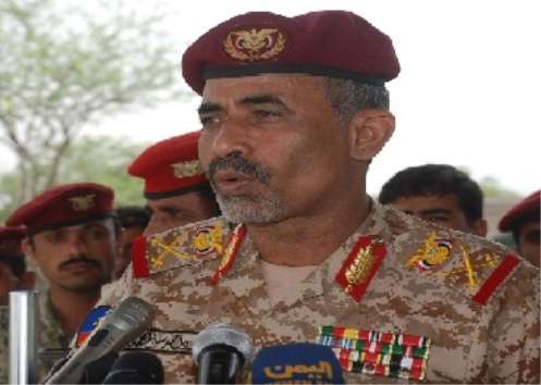 وزير الدفاع اللواء الصبيحي يؤكد على ضرورة استيعاب الميليشيات الحوثية في مؤسسة الجيش