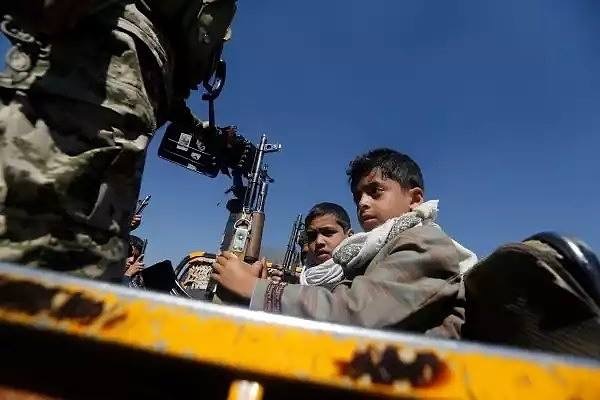 المليشيات تبدأ عمليات التجنيد الإلزامية لأطفال المدارس والحارات في صنعاء ..تفاصيل وصور