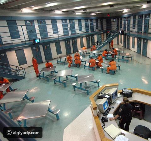 فيديو: معركة شرسة داخل أكبر سجن امريكي