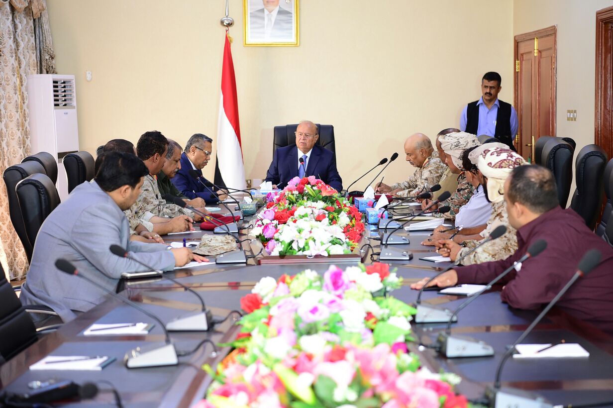 لماذا تغيب محافظ عدن ومدير أمنها عن اجتماع الرئيس مع القيادات الأمنية والعسكرية بالعاصمة المؤقتة ؟