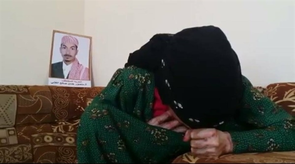 الموت والحوثيين يحرمان أم يمنية من رؤية وتوديع ولدها المختطف منذُ عامين ..تفاصيل