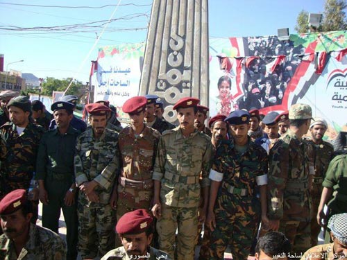10 الف عسكري يتظاهرون للمطالبة برواتبهم المتوقفة بسبب دعمهم الثورة