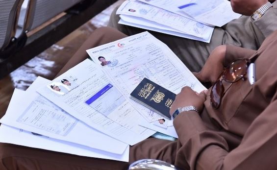 تسليم الجوازات لحاملي «هوية زائر» في السعودية الأسبوع القادم