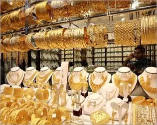 الذهب يهبط لأدنى مستوياته في شهرين .. الأسعار بالريال اليمني