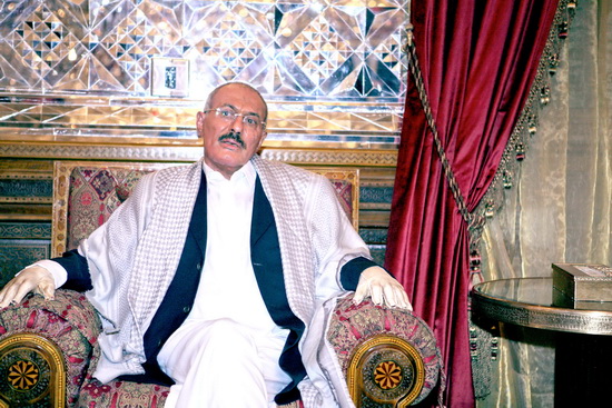 مسؤول يمني يقول: الرئيس صالح وافق على نقل السلطة سلميا حلا للأزمة