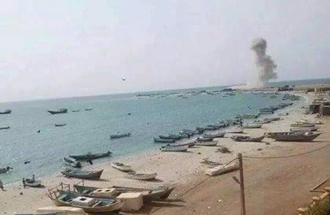 قوات التحالف تصد هجوماً شنه الحوثيون بزورق مفخخ استهدف ميناء مدينة المخا