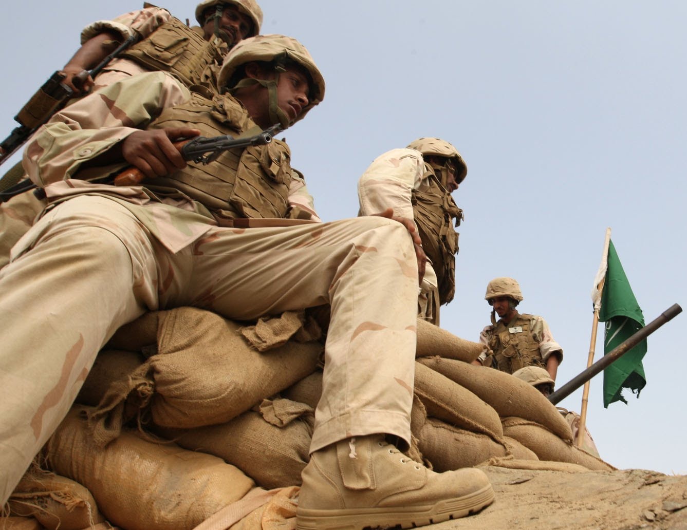 السعودية تعلن استشهاد جندي وضابط في مواجهات على الحدود اليمنية