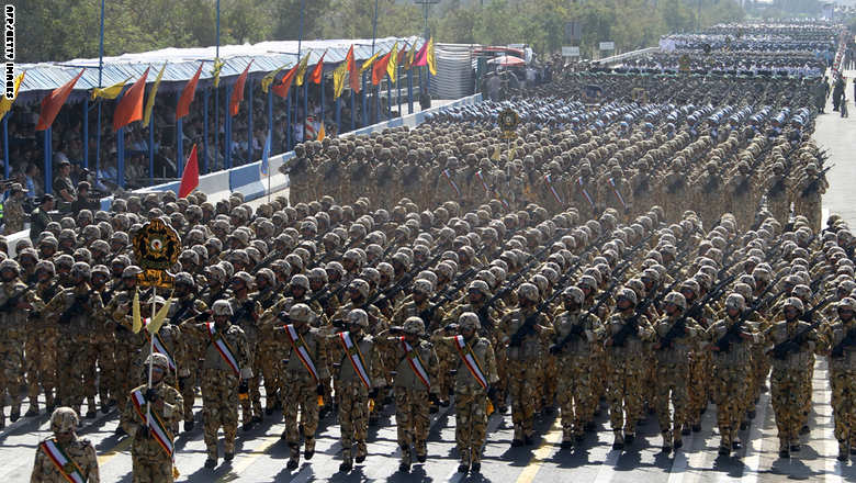 وحدات من الجيش الإيراني في استعراض عسكري