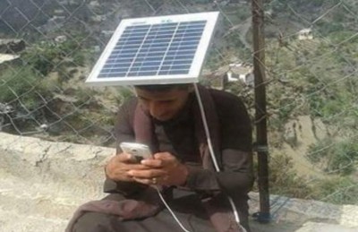 بسبب «إدمان الواتس آب».. يمني يبتكر طريقة لشحن هاتفه