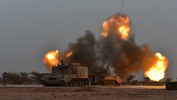 قصف مدفعي وصاروخي عنيف في الحدود اليمنية - السعودية ..تفاصيل
