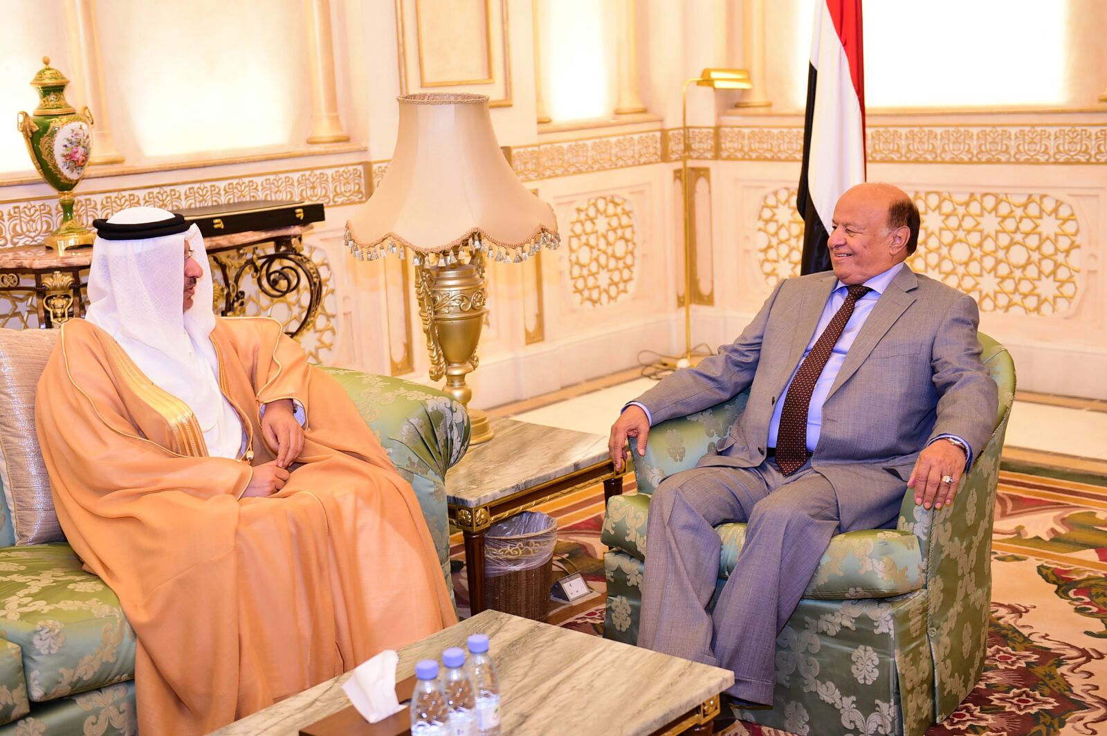 الرئيس هادي يستقبل سفير الإمارات لدى اليمن