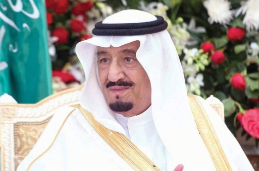 بالفيديو .. الملك سلمان يزور عائلة من أصول يمنية