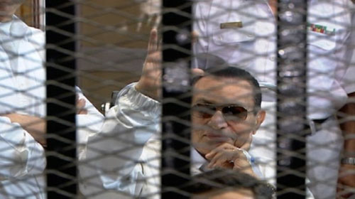 مصر : قاضي محاكمة المخلوع محمد حسني مبارك يعلن تنحيه عن النظر في القضية لاستشعاره بالحرج