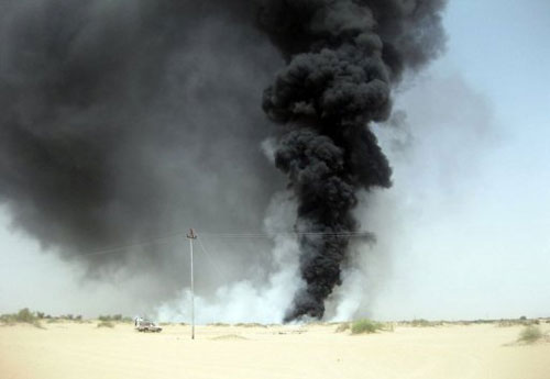 مقتل جندي في تفجير استهدف أنبوب نقل النفط وفرق إصلاح الكهرباء تصل إلى مكان التخريب بعد 24 ساعة