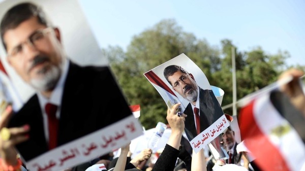 الخارجية الأمريكية تدعو للإفراج الفوري عن مرسي والسفارة تنفي تقارير وجود سفن حربية لغزو مصر