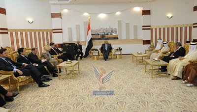 الرئيس هادي أثناء لقاءه سفراء الدول الراعية للمبادرة الخليجية
