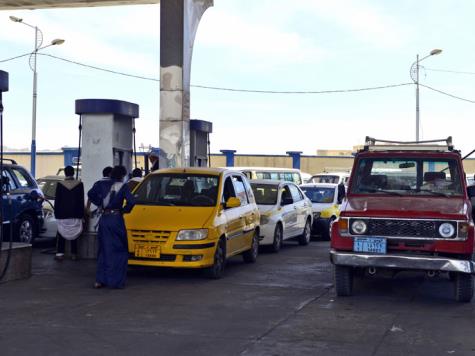 استوردت الحكومة اليمنية كميات كبيرة من المشتقات النفطية من الخار