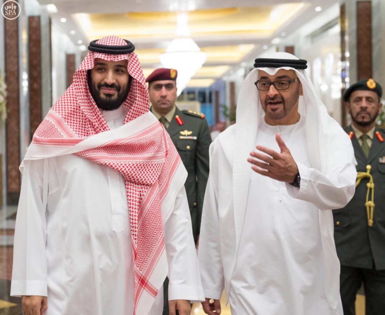 مصدر رئاسية يكشف أسباب الزيارة المفاجئة للرئيس هادي إلى الرياض وبمن سيلتقي
