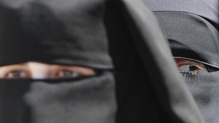 القضاء الألماني يبيح ارتداء الحجاب في المدارس