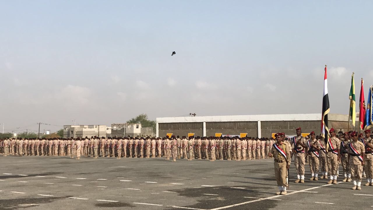 استعراض عسكري مهيب لقوات موالية للرئيس هادي في عدن