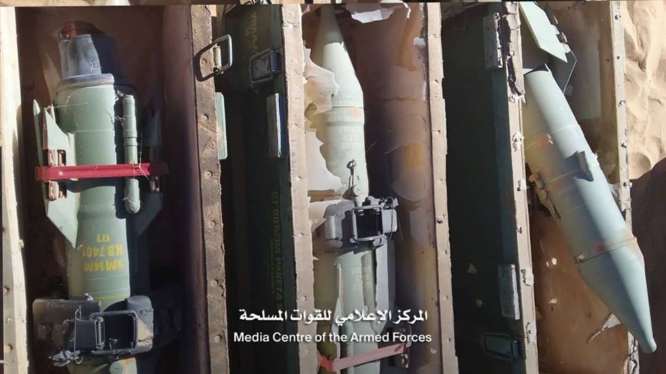 قوات الجيش الوطني تعثر على كنزاً من الصواريخ الذكية والاسلحة شرق صعدة (صور)